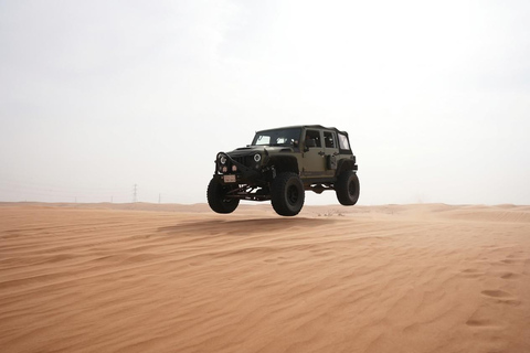 Riyadh: Private 4x4 Desert Safari, Sandboarding & Sunset Wrangler Safari Trip (up to 3 people)