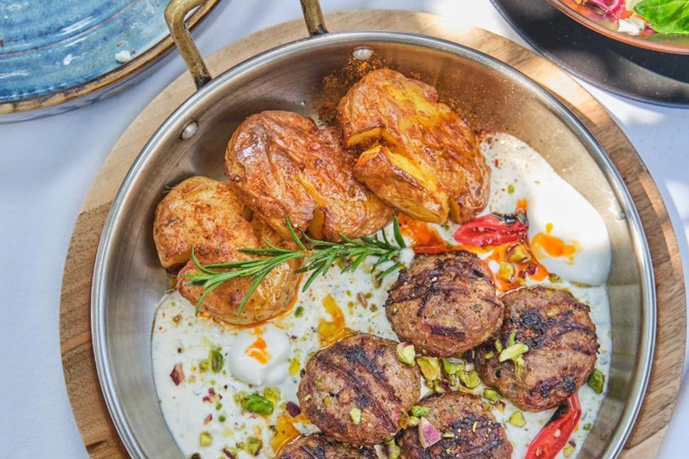 Tirana Guided Street Food Tour (6 Dishes, 1 sweet and drink) German speaking