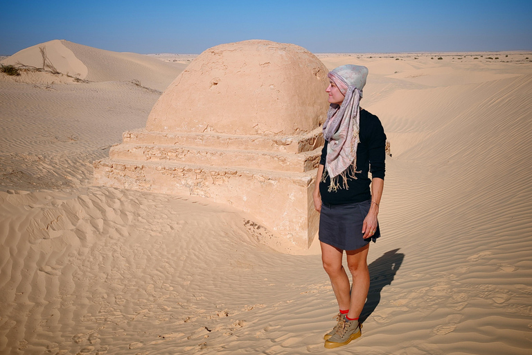 Douz Sahara: Trek and Yoga in a Nomadic Bivouac Douz Sahara: trek and yoga in a nomadic bivouac