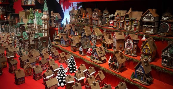 Edinburgh: Christmas Walking Tour with Gingerbread Treat