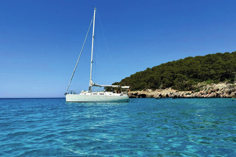 Cala Galdana - Full-day sailing trip (8 hours) Full-day sailing trip through the coves of southern Menorca (max. 4 people)