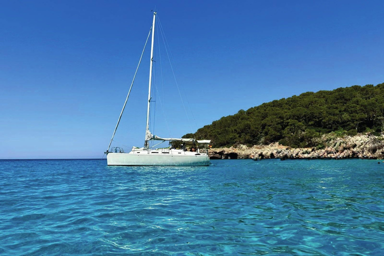 Cala Galdana - Full-day sailing trip (8 hours) Full-day sailing trip through the coves of southern Menorca (max. 4 people)