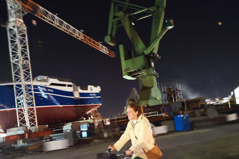 Gdańsk: Wrzeszcz and Shipyard District Private Bike Tour Golden Hour Ride – Gdańsk on evening mood Photo Stops