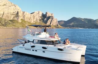 Palermo: Private Sonnenuntergangstour auf einem Katamaran mit Aperitif inklusive