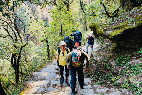 导游陪同戈雷帕尼普恩山徒步之旅戈雷帕尼-普恩山徒步之旅
