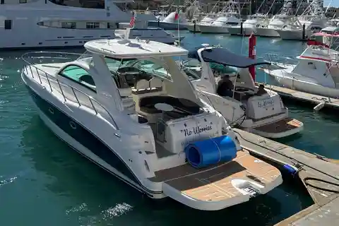 LOS CABOS: PRIVATE BAY AND ARCH TOUR. LUXURY YACHT