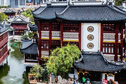 Shanghai: Zhujiajiao Water Town & City Private Day Tour Departing from the Suburbs