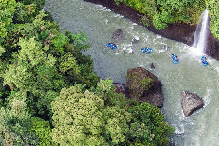 San José: Pacuare Hiking and Rapid Rafting 2-Day Trip