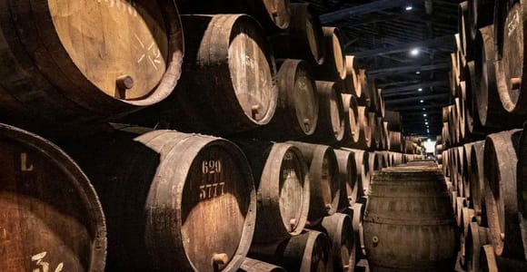 Porto: Bootsfahrt und Besuch der Portweinkeller mit Fado und Abendessen
