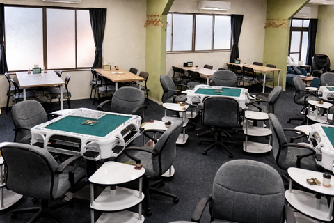 Osaka Kuromon: Japanese Mahjong Experience with Instructor Shared