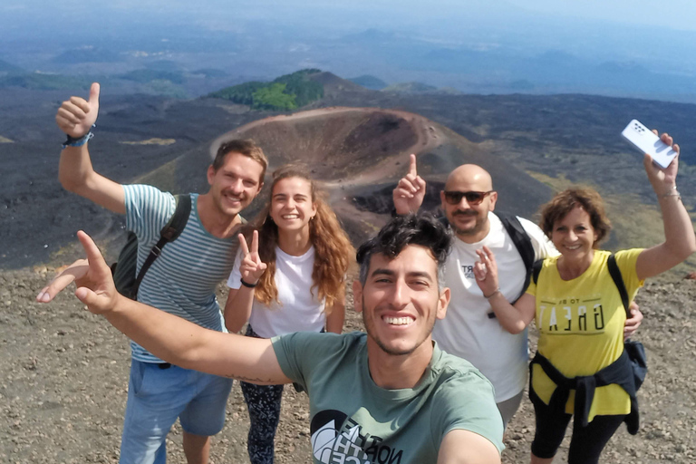 TOUR GUIDATO DELL&#039;ETNA CON PARTENZA DA CATANIAExcursión al Etna por la mañana