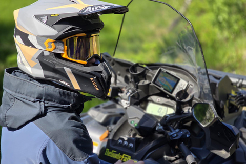 赫尔辛基：驯鹿公园与马厩私人游赫尔辛基：驯鹿公园与马厩私人导览游