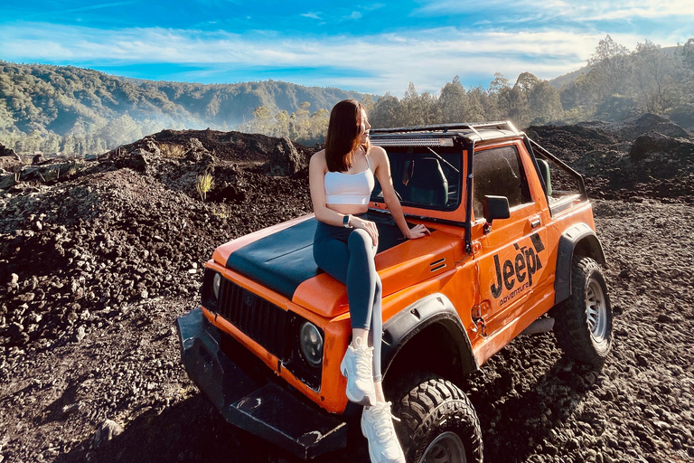 Esperienza in jeep o trekking all'alba sul Monte Batur + colazioneMonte Batur: escursione all'alba con colazione (punto d'incontro)