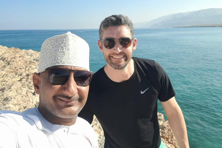 Da Muscat: Avventura a Wadi Shab, Sinkhole e Spiaggia delle Pinne