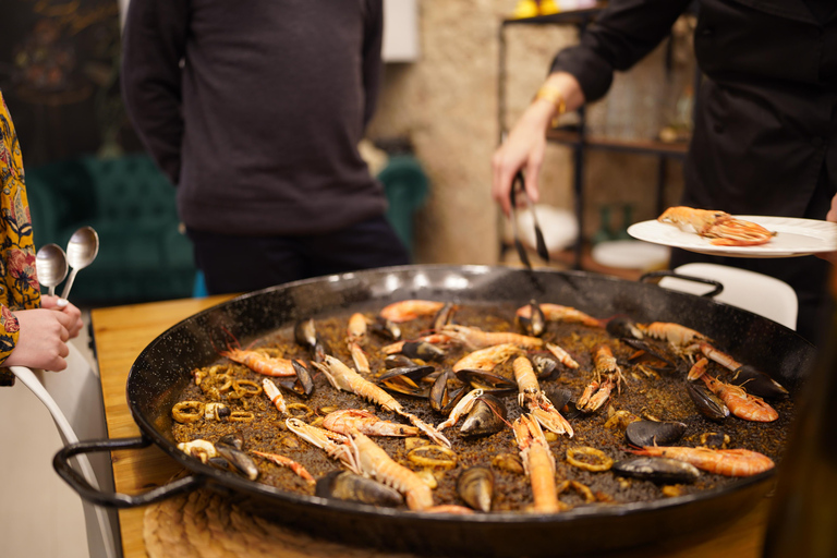 Barcelona: Clase de cocina de paella de marisco y mercado de la Boquería