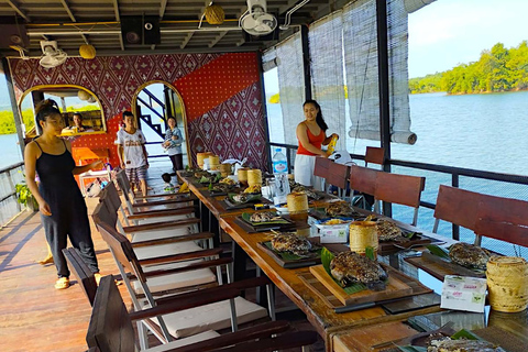 Lunch cruise on Vang Vieng Lake