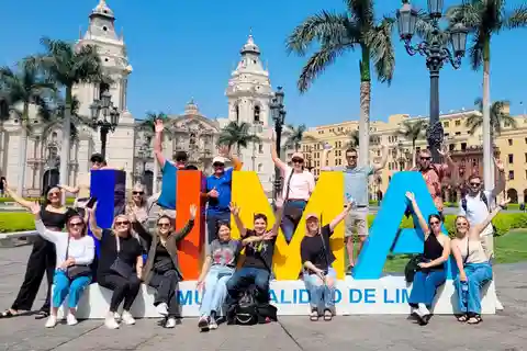 Explora os melhores bairros de Lima: City Tour, Barranco e almoço local