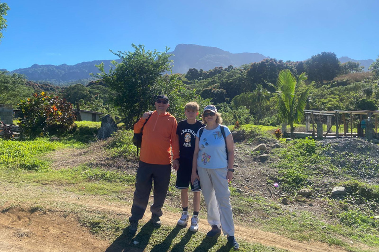 Wycieczka półdniowa do wioski Nalesutale z wędrówką po lesie deszczowymOdbiór z hoteli Fiji Marriott/Lautoka/Lautoka Wharf