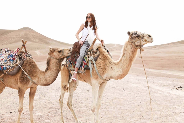 Agafay Desert Camel Ride mit AbendessenAgafay Wüstenausflug mit Kamelritt und Abendessen