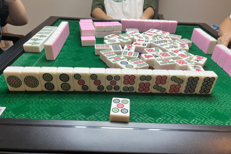 Chengdu: Mahjong Class with Local Market Visit & Tea