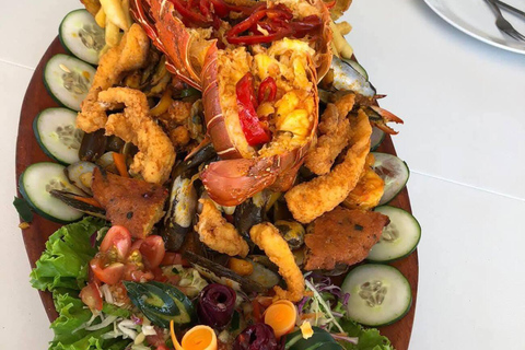 Seafood Gastronomic Tour to the Floating Restaurant of Puntarenas by boat