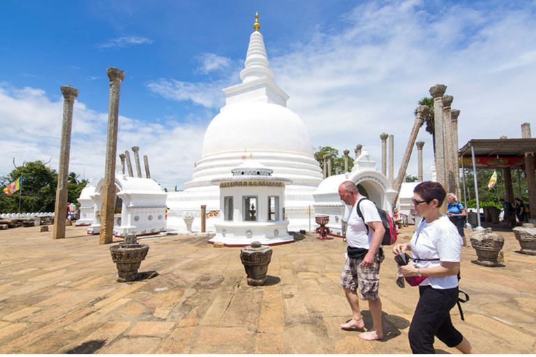 Z Anuradhapury: starożytne miasto Anuradhapura na rowerze