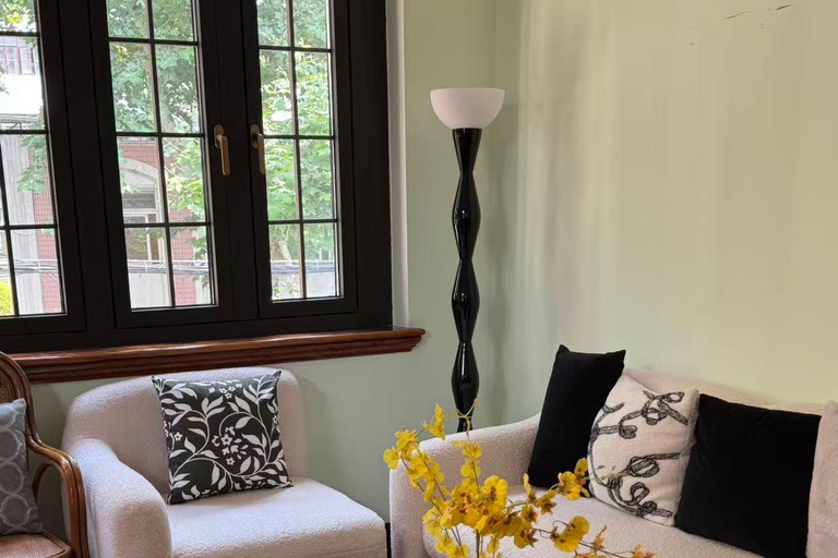 Shanghai Traditions in a Historic Xintiandi Villa