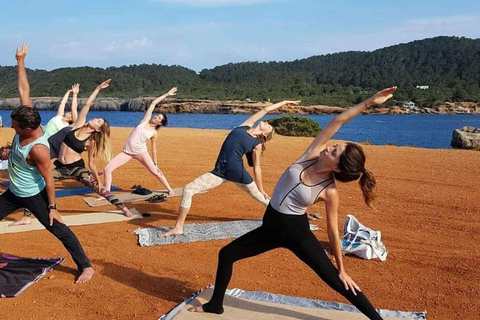 IBIZA : Clase de yoga en la playa