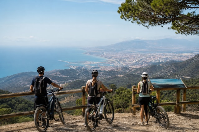 Málaga: Montes de Málaga MTB eBike Tour with Breakfast