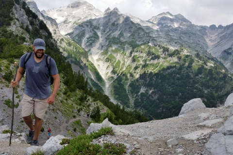 Autoguida: Escursione a Theth, Valbona e Lago Koman in 3 giorni