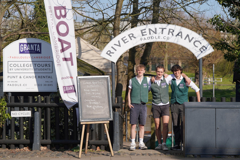 Chinese Punting Tour in Cambridge Chinese Punting Tour in Cambridge (Shared)