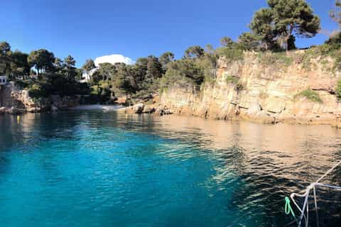 Pin's Antibes – Service Des Sports – état TTB