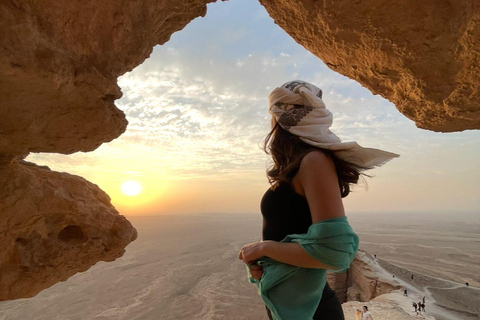 Riyadh: Edge of the World Tour with Snacks and Coffee