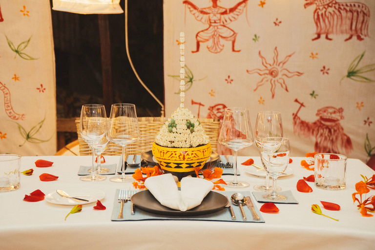Luang Prabang: Private Romantic Dinner with Wine & Show