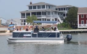Dewey Beach: Pontoon Boat Rental