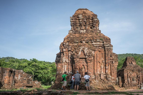 Excursão matinal ao Santuário de My Son com cruzeiro pelo rio Thu Bon e almoço