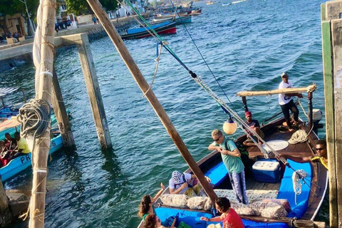Lamu: Island Walking Tour and Dhow Cruise