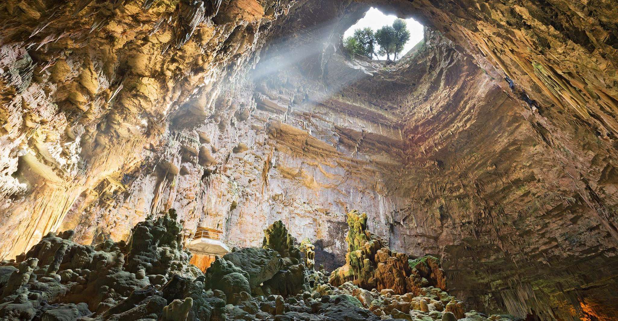 Tour "Tra terra e mare" (Grotte di Castellana e Polignano) - Hizvo