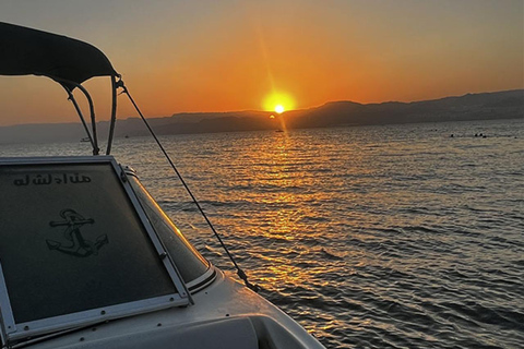 Aqaba: Private Sunset Cruise Boat Tour with Snacks