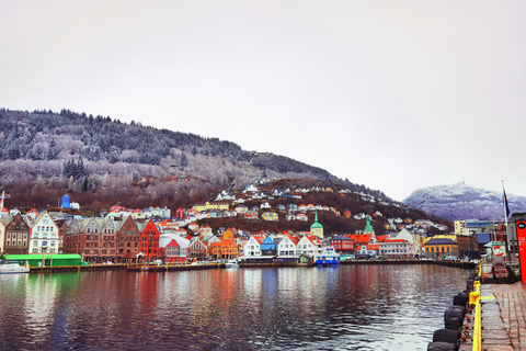 Passeio flexível ao Castelo de Modalen, Hesjedalsfossen pode ser uma caminhadaPasseio flexível para Modalen O Castelo Hesjedalsfossen