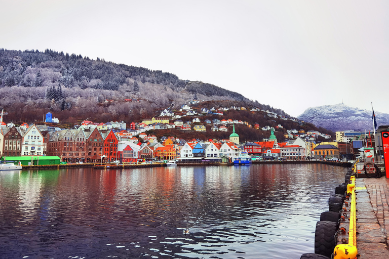 Passeio flexível ao Castelo de Modalen, Hesjedalsfossen pode ser uma caminhadaPasseio flexível para Modalen O Castelo Hesjedalsfossen