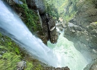 Banos Tour -Treehouse en Devils Cauldron Waterfall - Housity