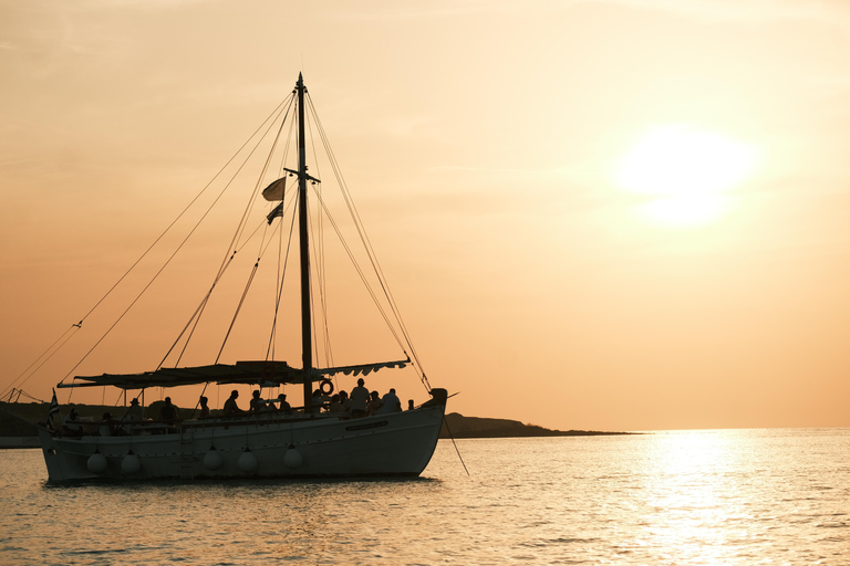 Paros: Sunset Boat Trip with Soft Drinks and Local Wine
