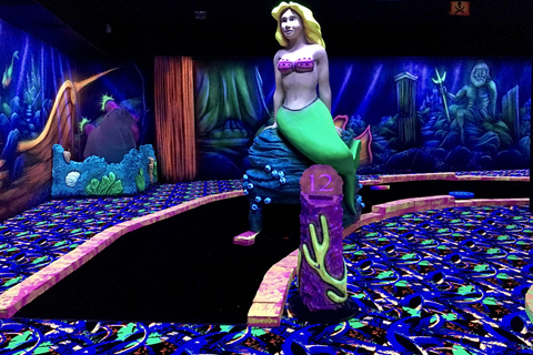 The Hague: Glowgolf Glow in the Dark Indoor Minigolf