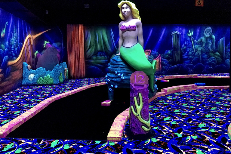 The Hague: Glowgolf Glow in the Dark Indoor Minigolf