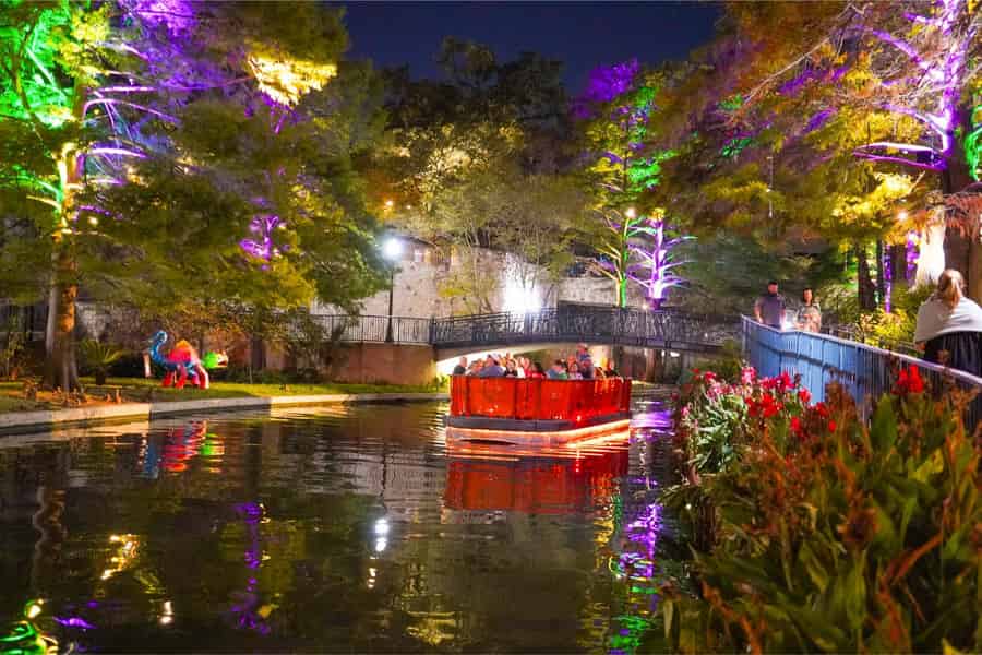 San Antonio: Premium-Nachttour mit Flussfahrt. Foto: GetYourGuide San Antonio: Premium-Nachttour mit Flussfahrt. Foto: GetYourGuide