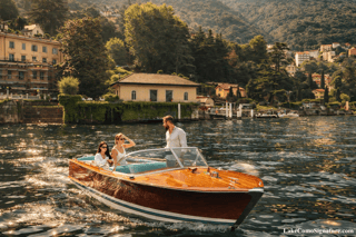 Private Vintage Boat Tour on Lake Como with Prosecco