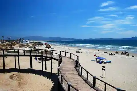 Ensenada: Beach and Bar Experience
