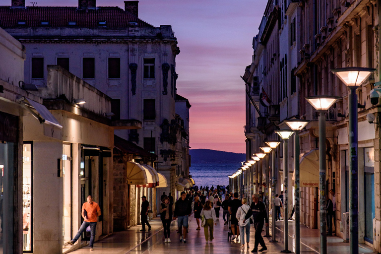 Private tour: Split by nightTour privato: Spalato di notte