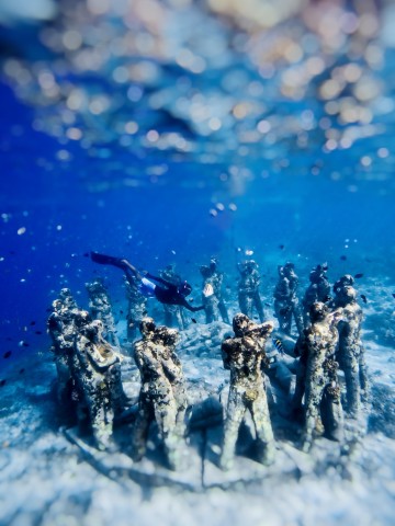 Visit Snorkeling with Turtle and underwater Statue in Gilis in Senggigi, Lombok